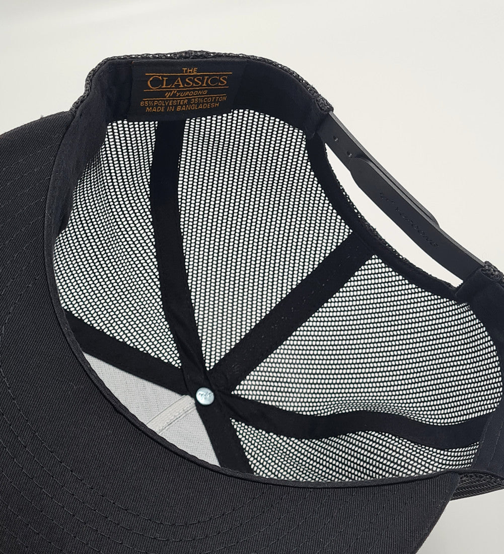 MVP SnapBack Trucker Orbit-logo